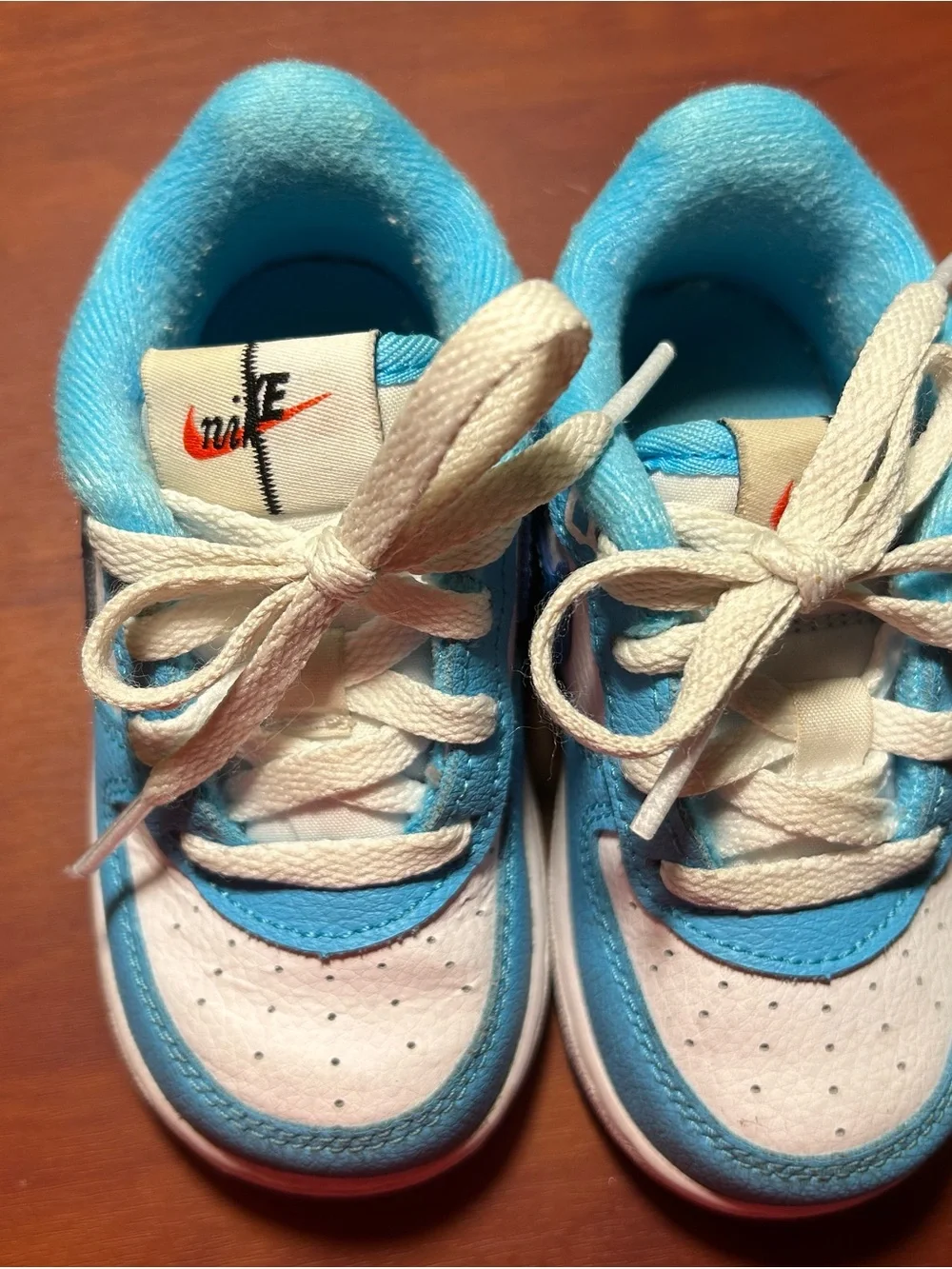Nike Kids Blue and White Low-Top Sneakers with Navy Swoosh